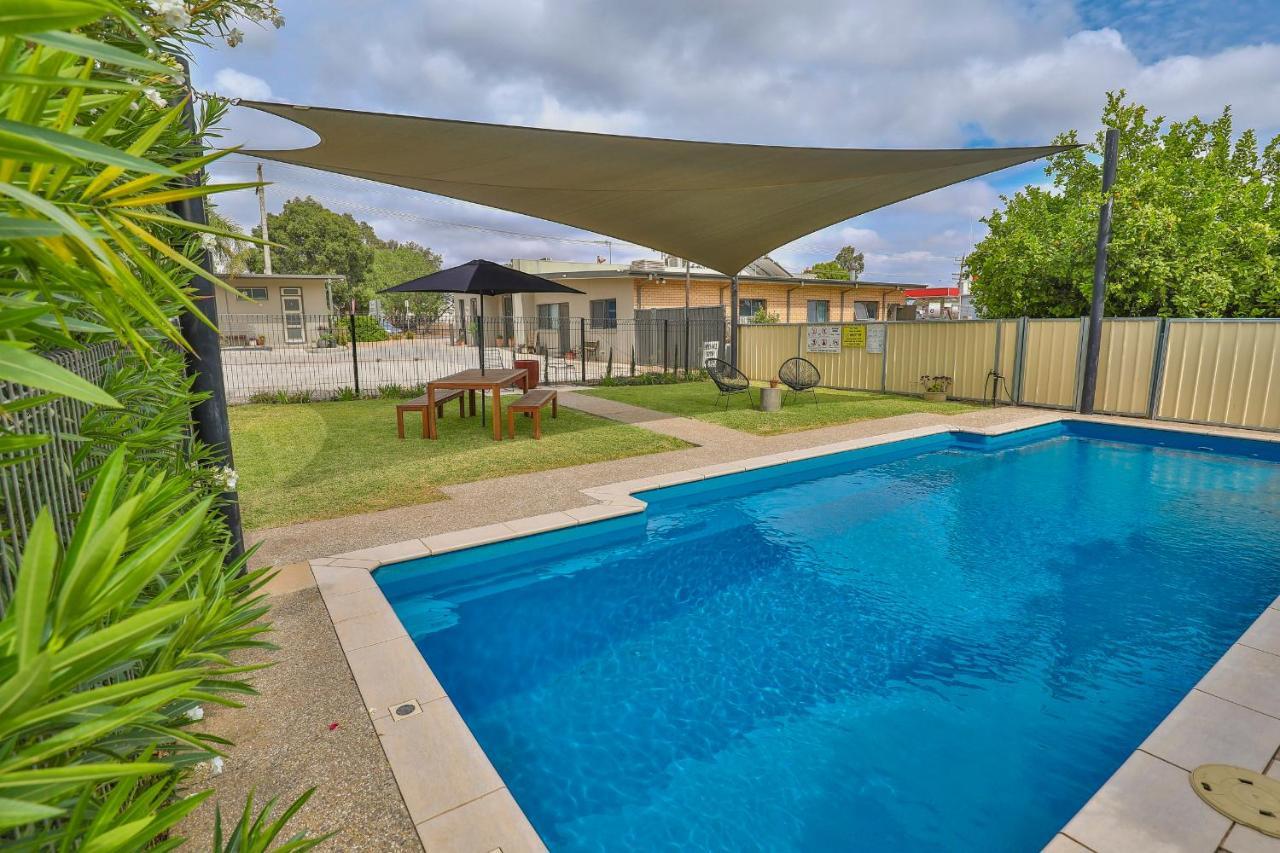 Robinvale Bridge Motel Bagian luar foto
