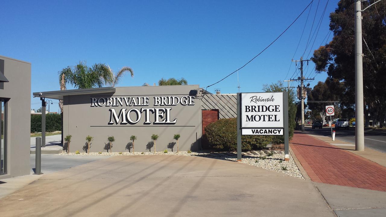 Robinvale Bridge Motel Bagian luar foto